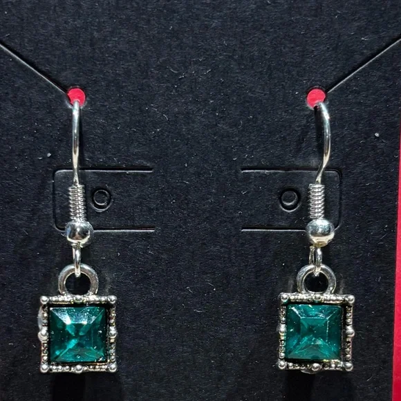 Elegant Silver tone and Red Dangle Earrings - Picture 2 of 6